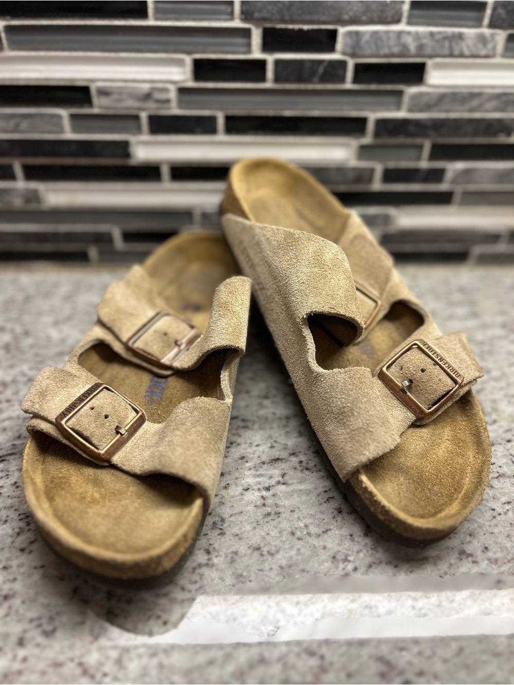 Birkenstock Arizona Tan Suede Double-Buckle Sandals womens size 8(39), mens 6